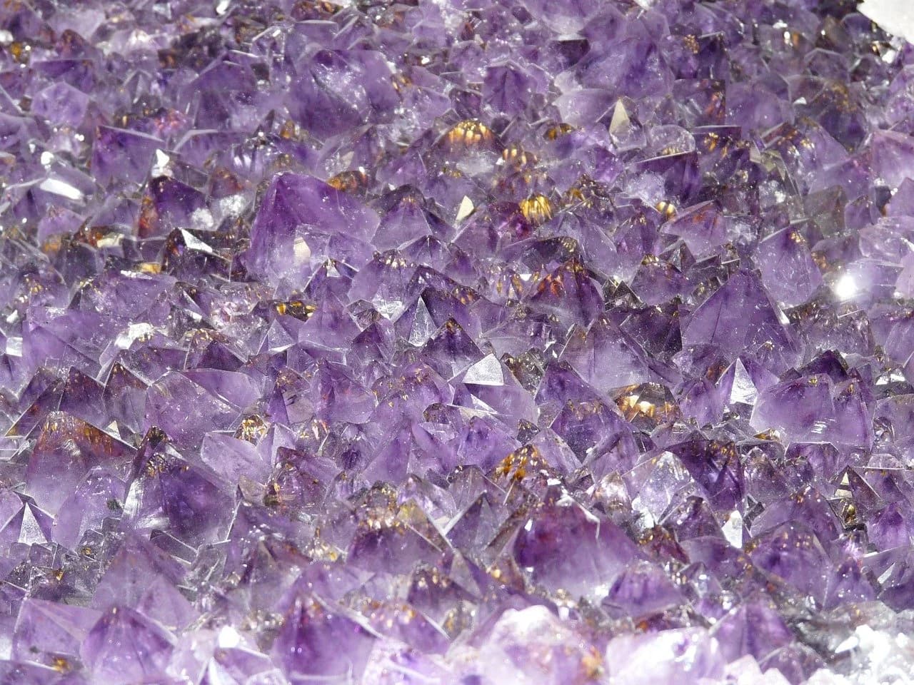 Amethyst vs Citrine: Key Differences Between These Stunning Quartz Gemstones
