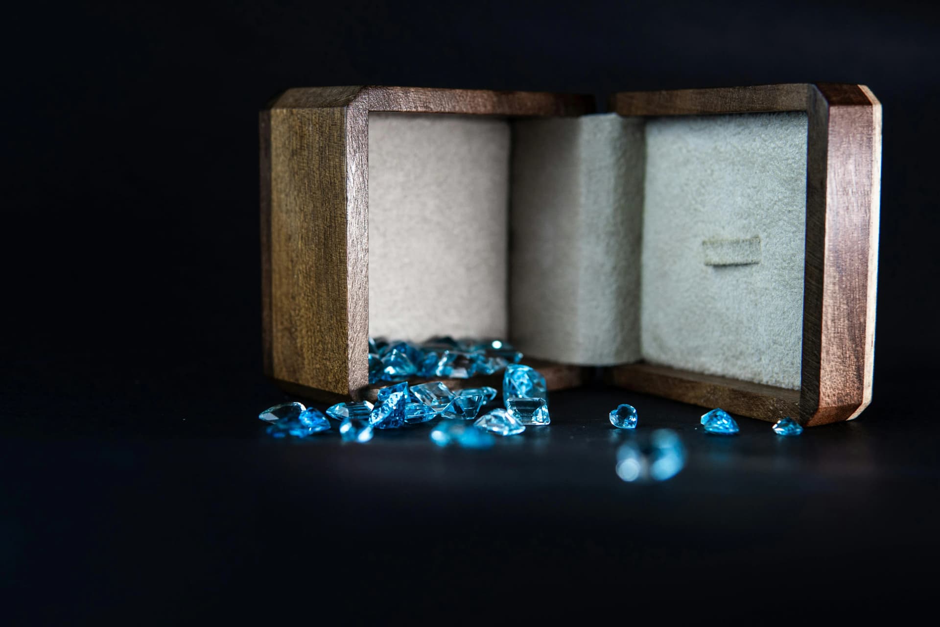 Lab Grown Diamonds vs Natural Diamonds