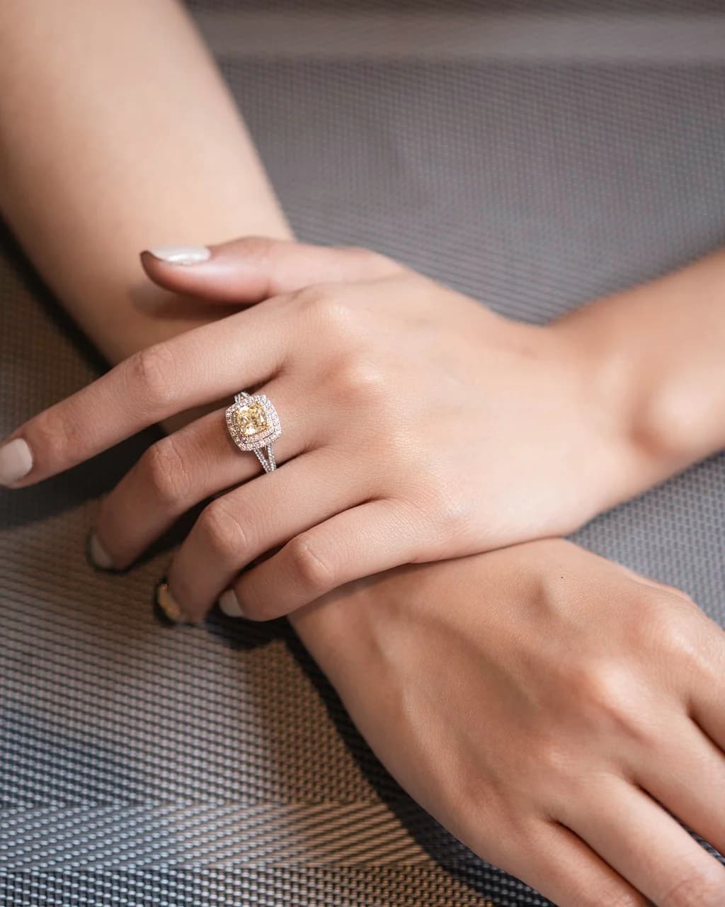 Comparing Diamond Engagement Rings vs. Sapphire Rings: A Complete Guide