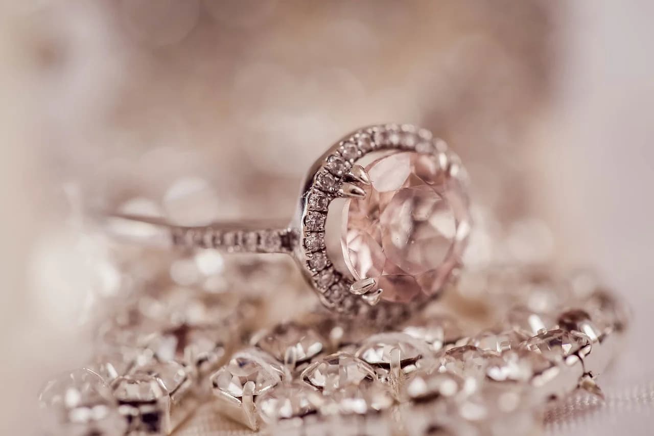 How to Clean Your Diamond Ring at Home – Simple, Safe & Sparkling Tips
