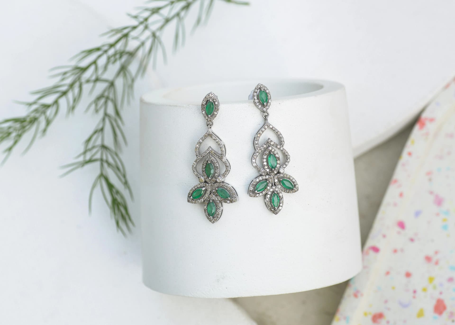 Emeralds vs Rubies: Key Differences, Value & How to Choose
