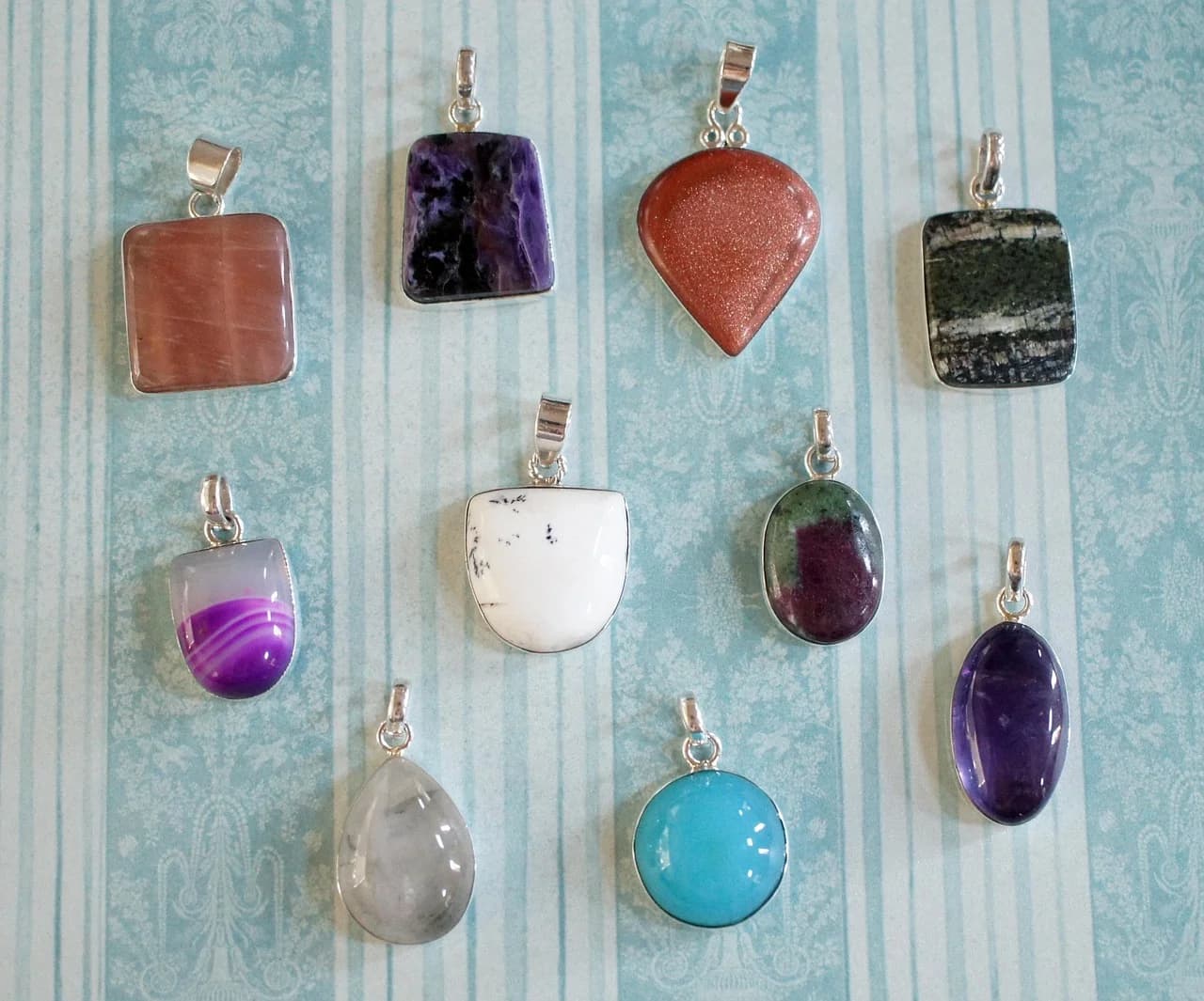 Natural vs Lab-Created Gemstones: What’s the Real Difference?