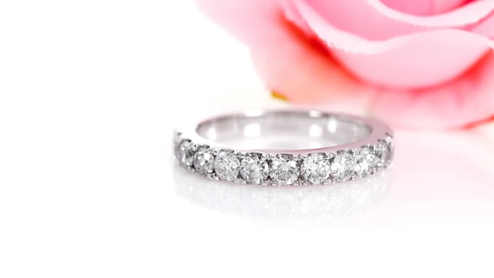 A Guide to Eternity Rings: Their Meaning, History, and How to Choose One