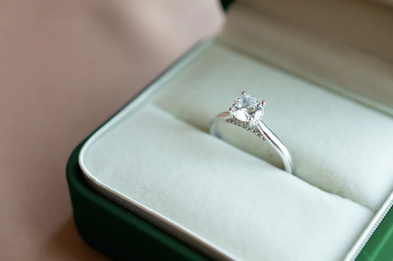 Comparing Cushion vs. Princess Cut Diamond Engagement Rings: Find the Perfect Shape for Your Style