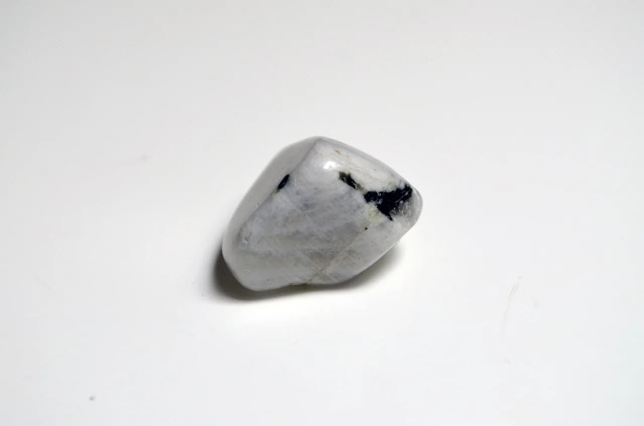 How to Identify a Genuine Moonstone: A Complete Guide for Buyers