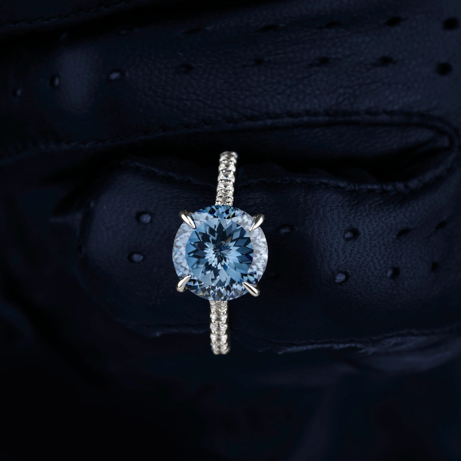 What Diamond Shape Suits Larger Fingers Best? Discover the Perfect Engagement Ring