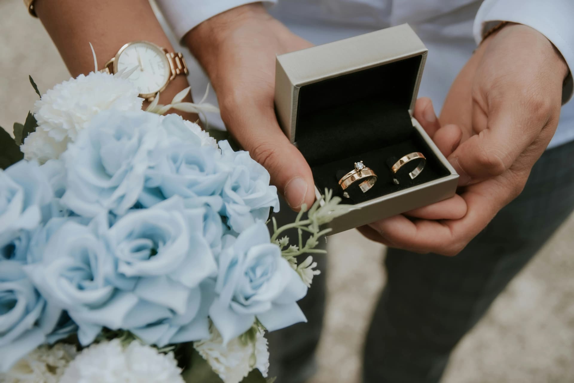 How to Buy a Custom Design Engagement Ring: A Complete Guide