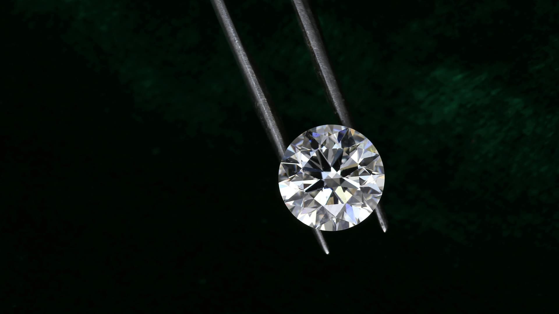Understanding the Difference Between Natural and Lab-Grown Diamonds