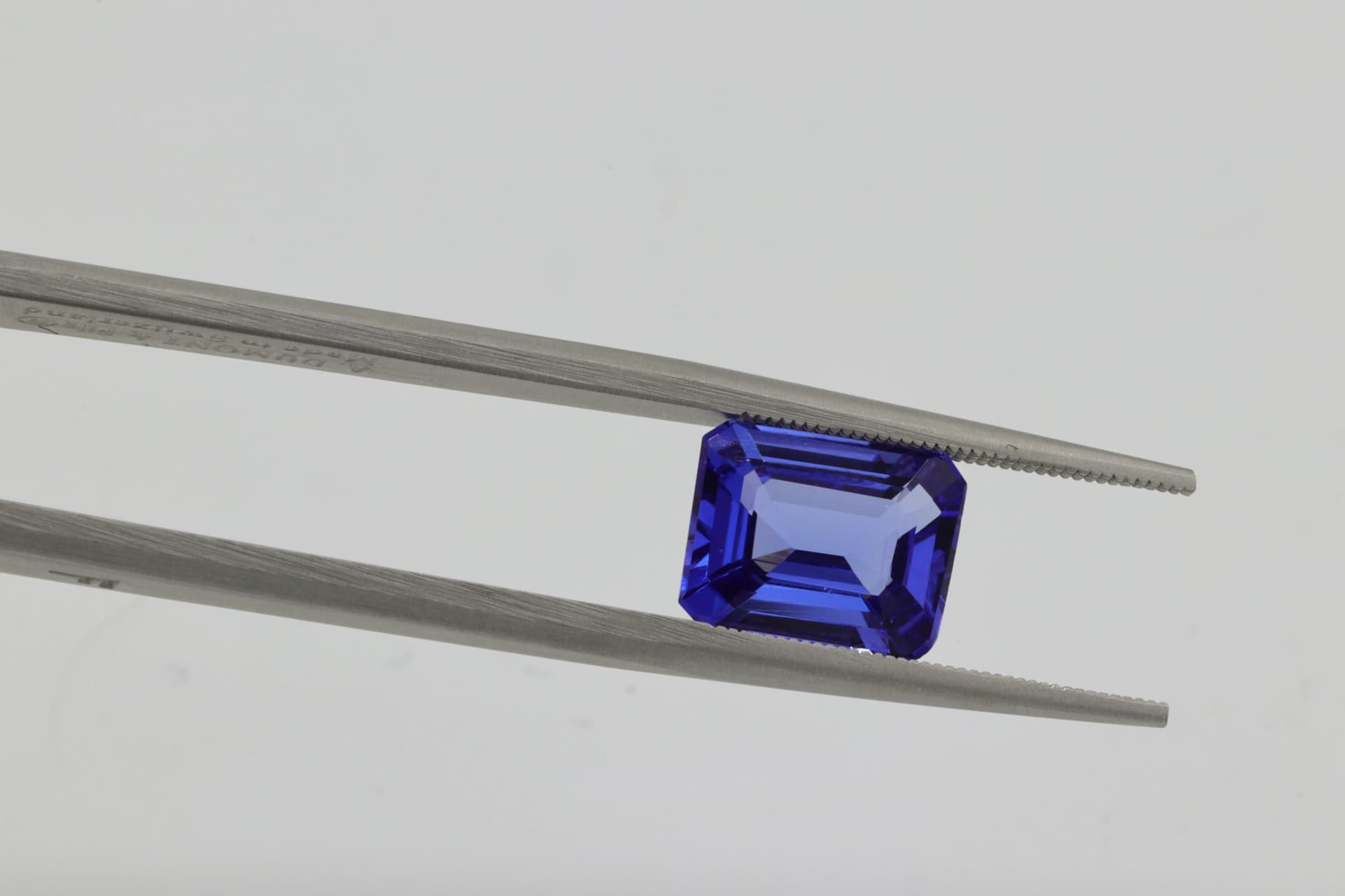 How to Tell If a Tanzanite Is Real – Expert Tips to Spot a Genuine Gem