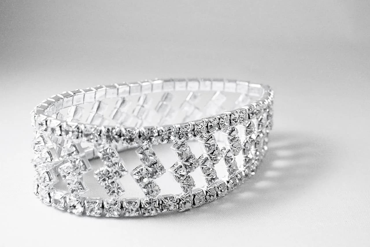 Lab-Grown Diamonds: A Complete Guide to Their Clarity and Quality