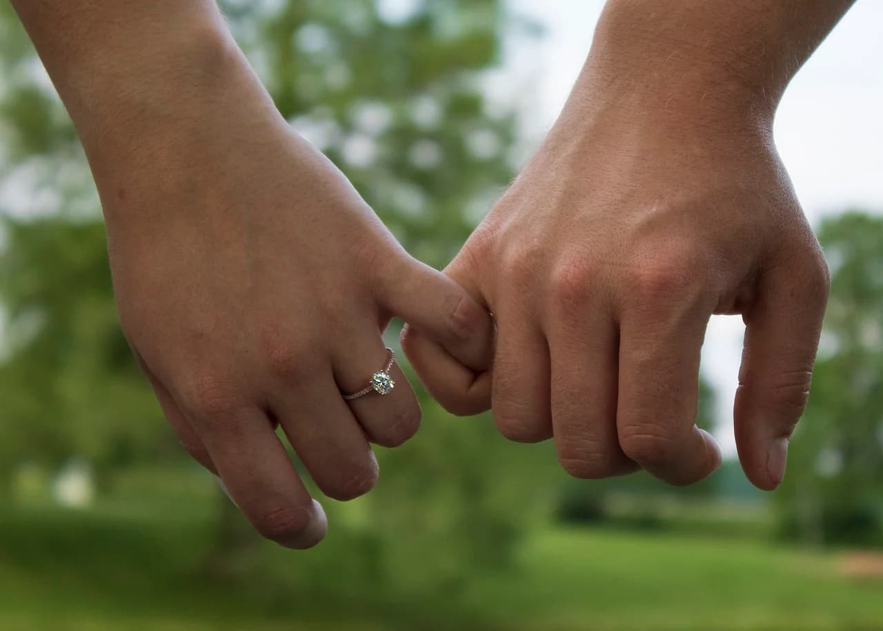 The Pros and Cons of Diamond Engagement Rings
