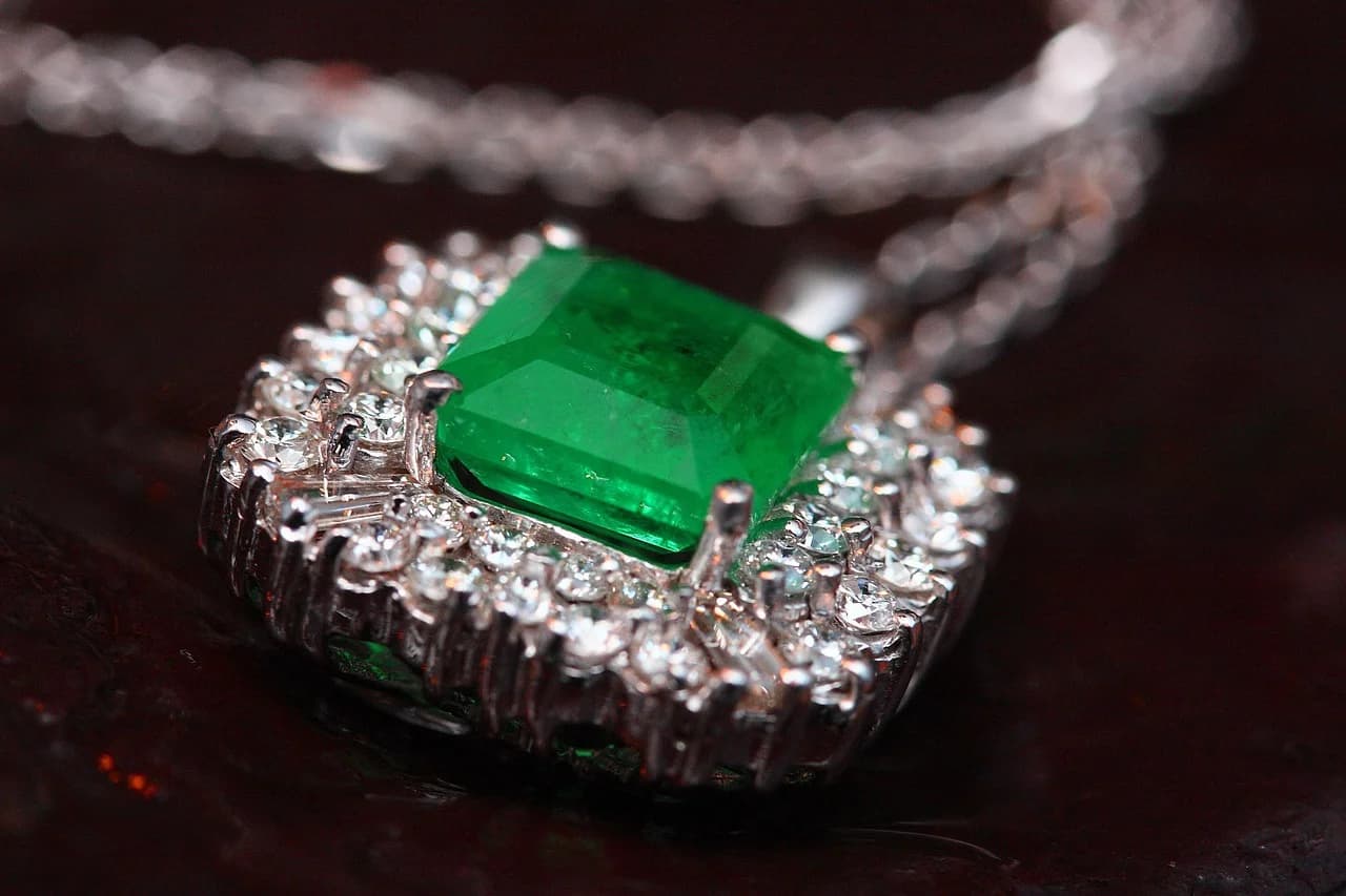 Are Emeralds Expensive? UK Buyer’s Guide to Prices, Quality & Value