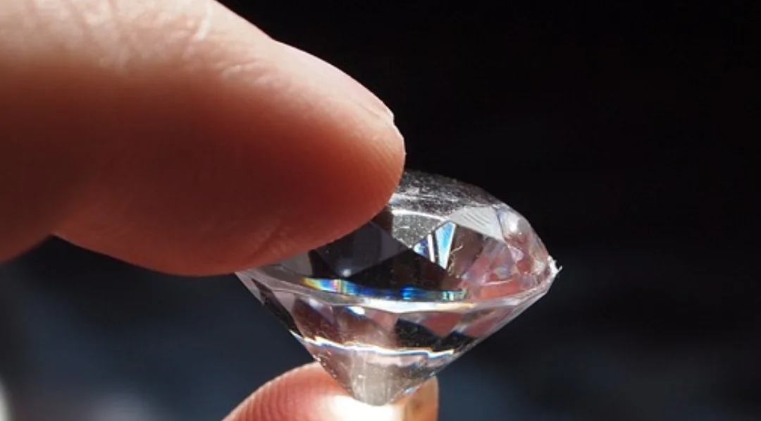 The Popularity of Lab Grown Diamonds in the UK: What’s Driving the Trend