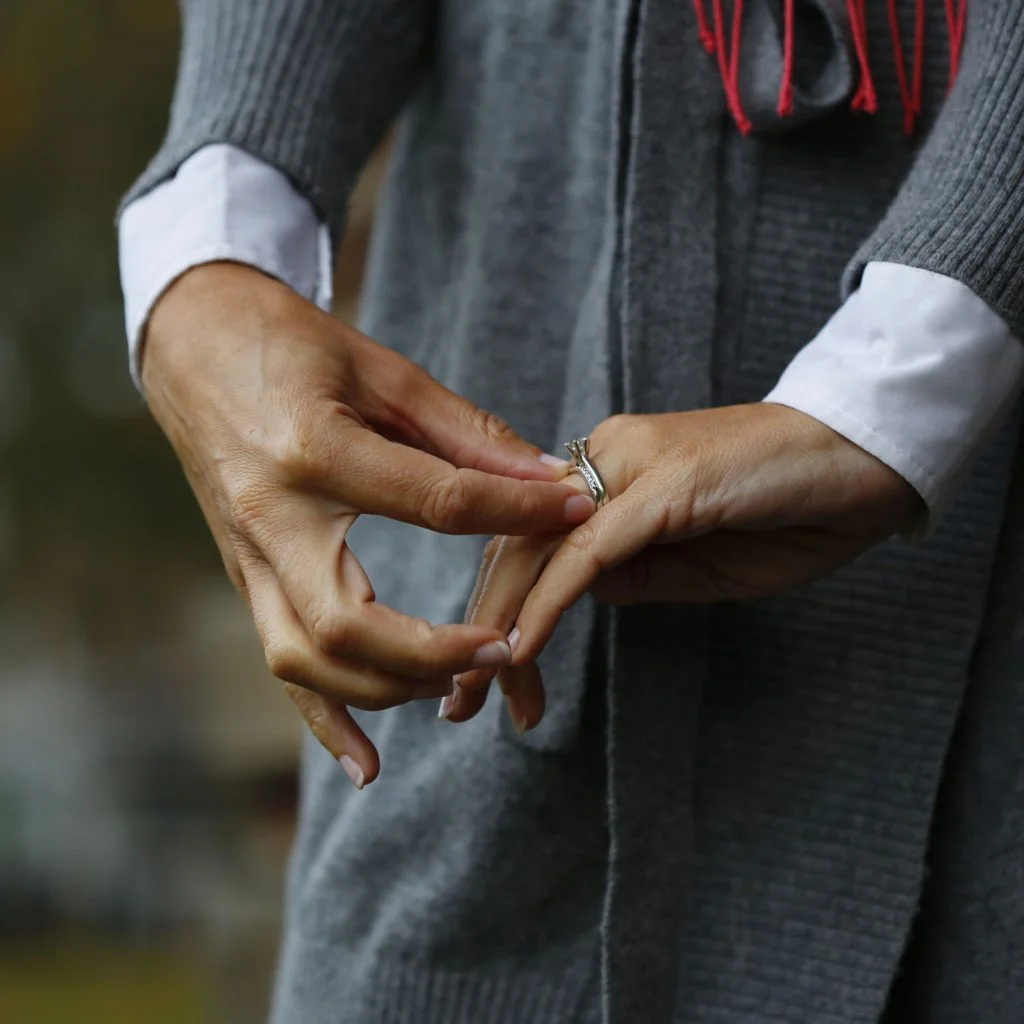 Top 5 Tips For Taking An Engagement Ring Selfie