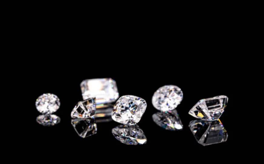 Moissanite vs Diamond: What’s the Difference and Which Should You Choose?