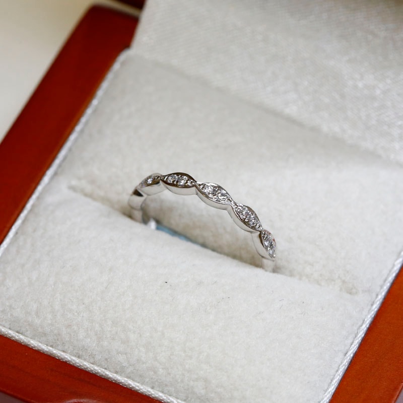0.11ct Decorative Diamond Setting Half Band Diamond Wedding Ring in a Box