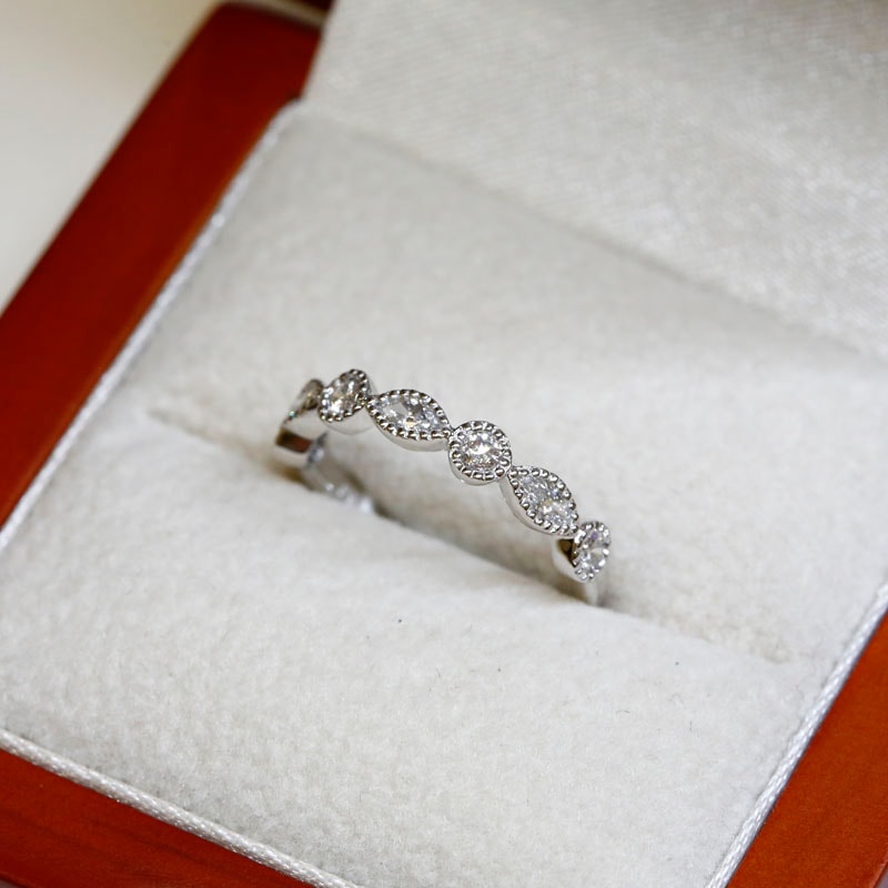 0.38ct Decorative Round and Marquise cut Diamond Setting Wedding Ring in a Box