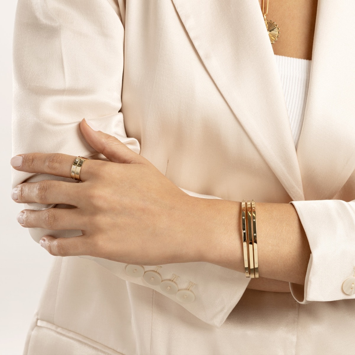 Essence Gold Band view 3