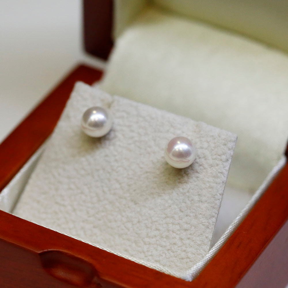 6mm Pearl Earring Studs in a Box