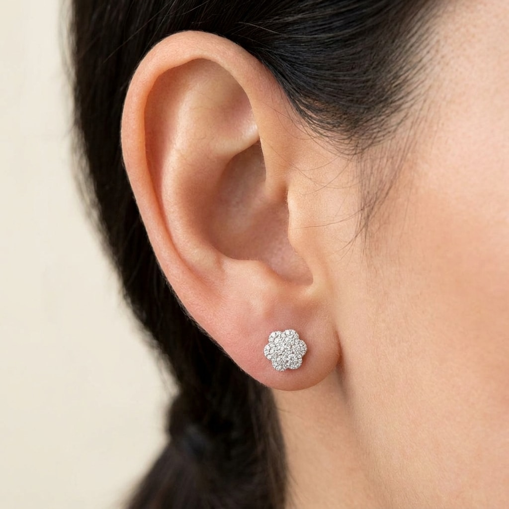 Halo_Flower_Shape_Diamond_Earrings_Studs_Zoom