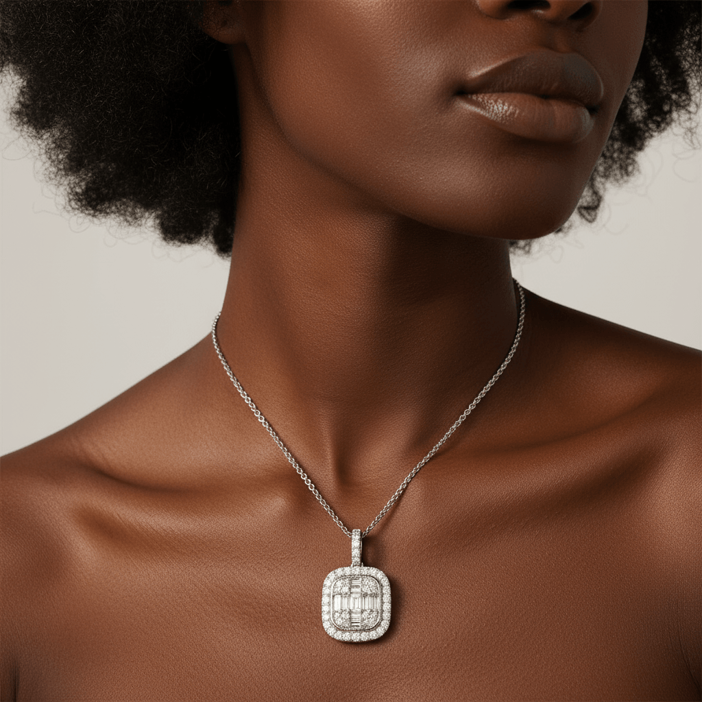 Halo_Round_Baguette_Cuts_Diamond_Pendant_Zoom