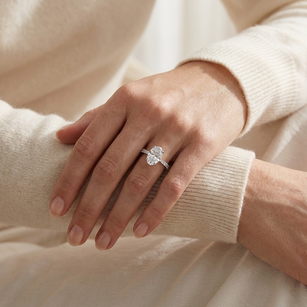 Moval_Solitaire_Diamond_Set_Engagement_Ring_platinum.jpg