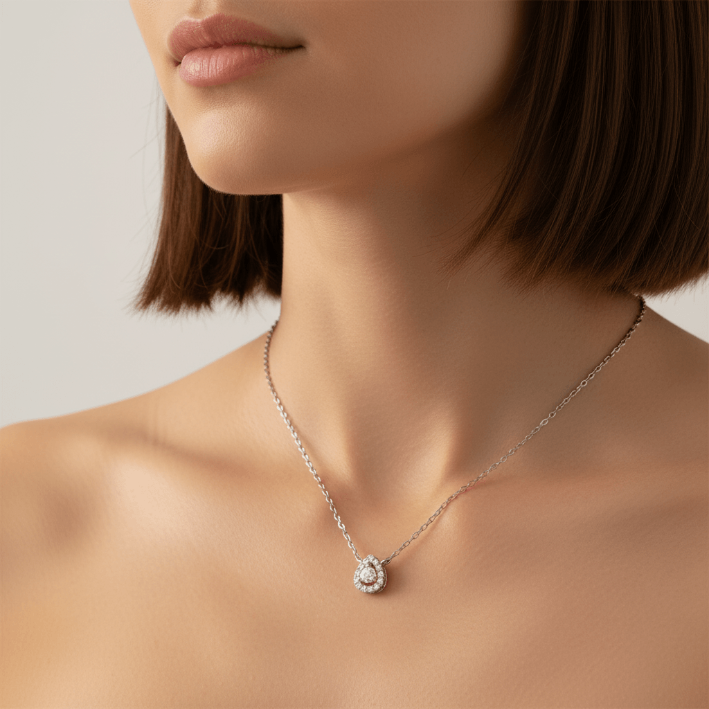 Pear_Halo_Diamond_Pendant_Zoom