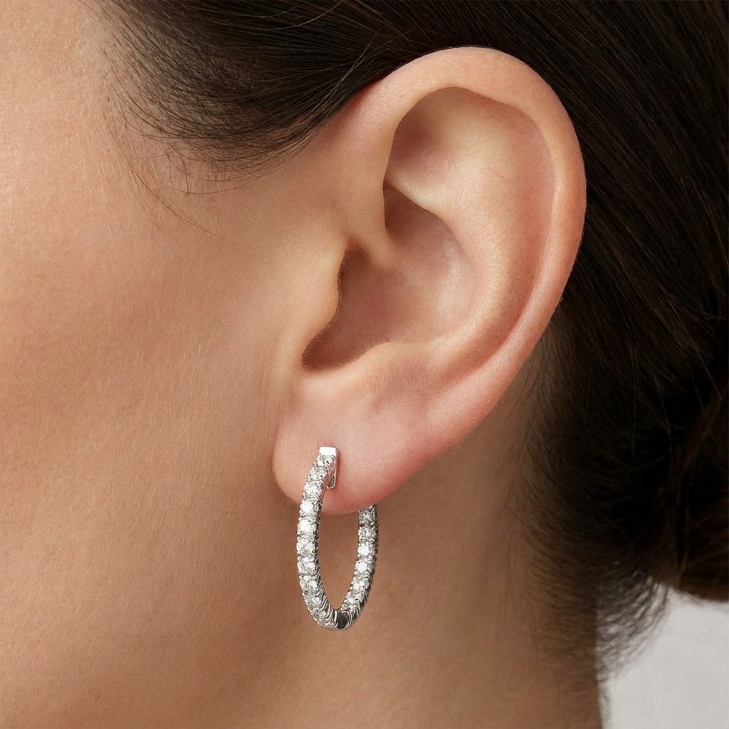Round_Shape_Claw_Hoops_Diamond_Earrings_Zoom