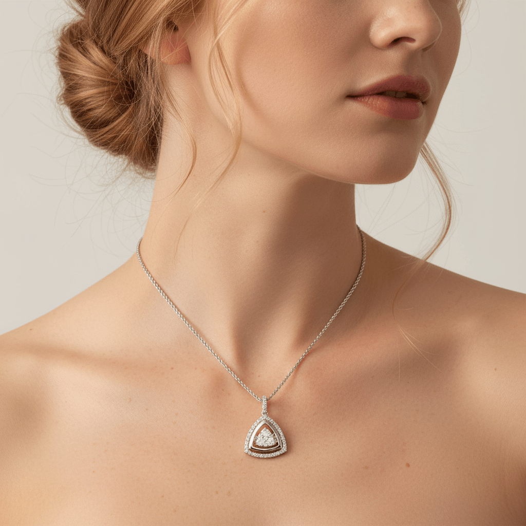 Triangle_Shaped_Outer_Halo_Diamond_Pendant_Zoom