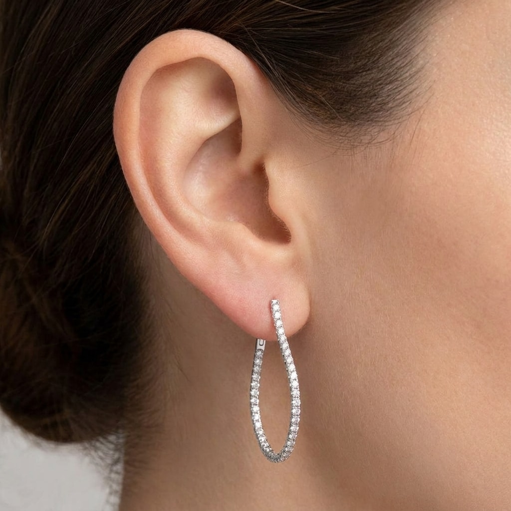 Twist_Hoop_Diamond_Earrings_Zoom