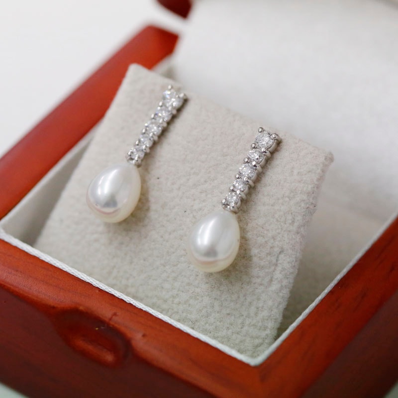 Diamonds and Pearl Drop Earring in a Box