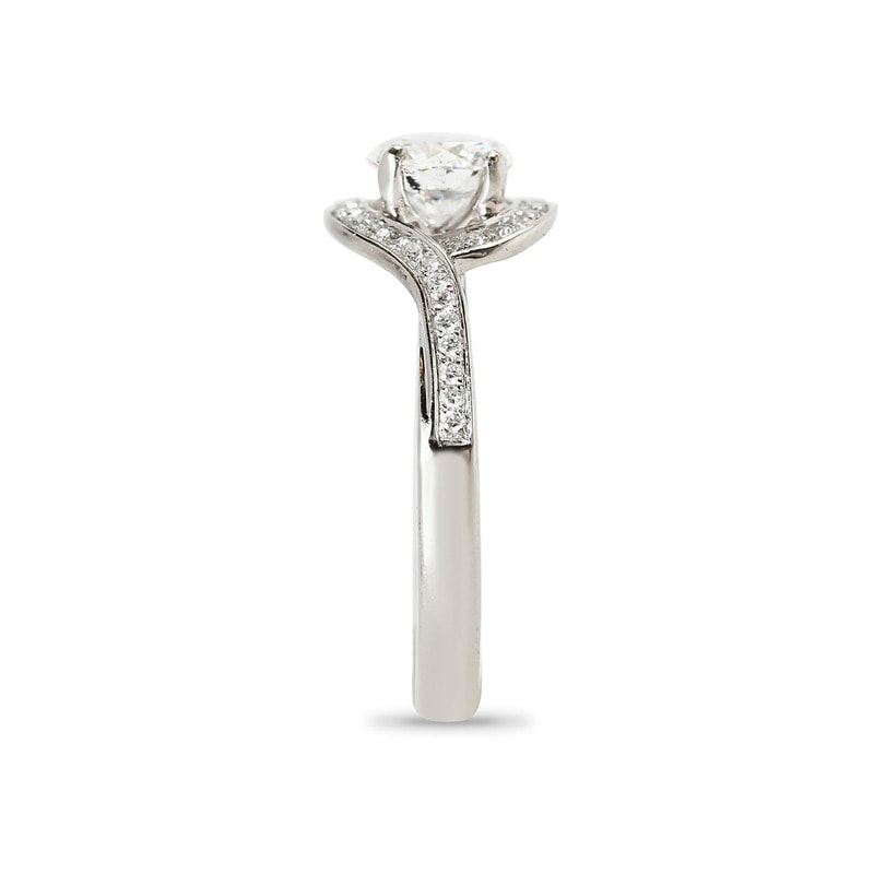 Round Shape Diamond Twist Halo Engagement Ring view 4