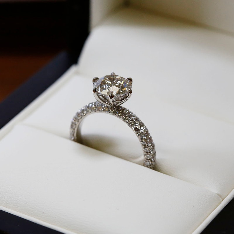 Six Claw 3 Sides Band Setting Round Shape Diamond Engagement Ring view 6