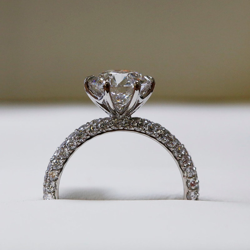 Six Claw 3 Sides Band Setting Round Shape Lab Grown Diamond Engagement Ring view 7