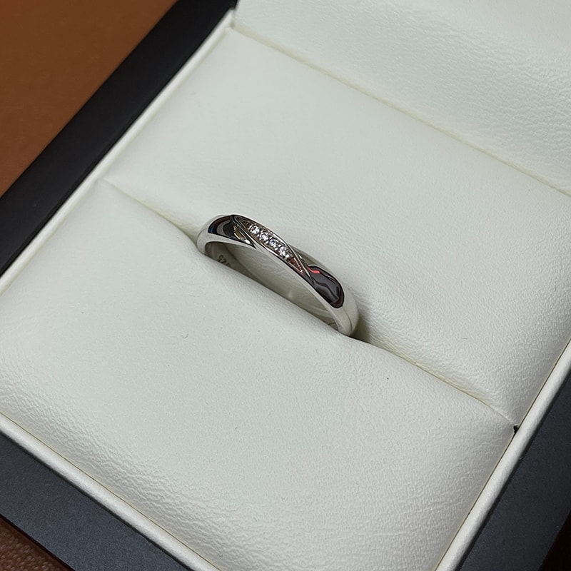 Twist Centre S Diamond Wedding Ring view 4
