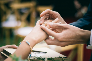 How to Buy Engagement Rings That Last a Lifetime: A Complete Guide