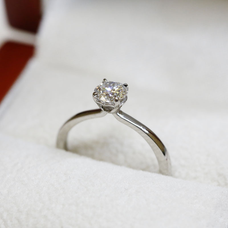 Heart Shape Setting Round Solitaire Diamond Engagement Ring 
