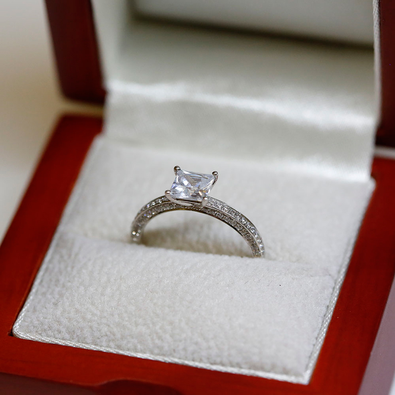Princess Cut Pave Setting On The Inner Side of The Diamond Engagement Ring Band