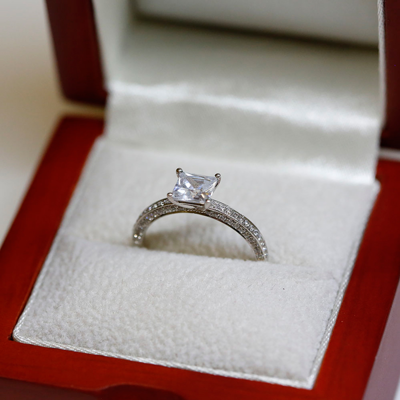 Princess Shape Pave Setting On The Inner Side  Lab Grown Diamond Engagement Ring 