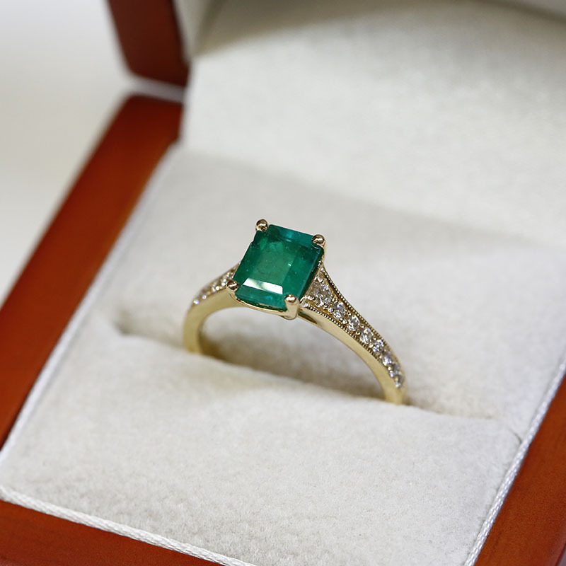 Reverse Tapered Green Emerald Diamond Engagement Ring