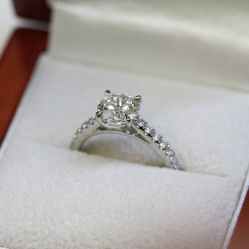 Round Shape Contemporary Lab Grown Engagement Ring