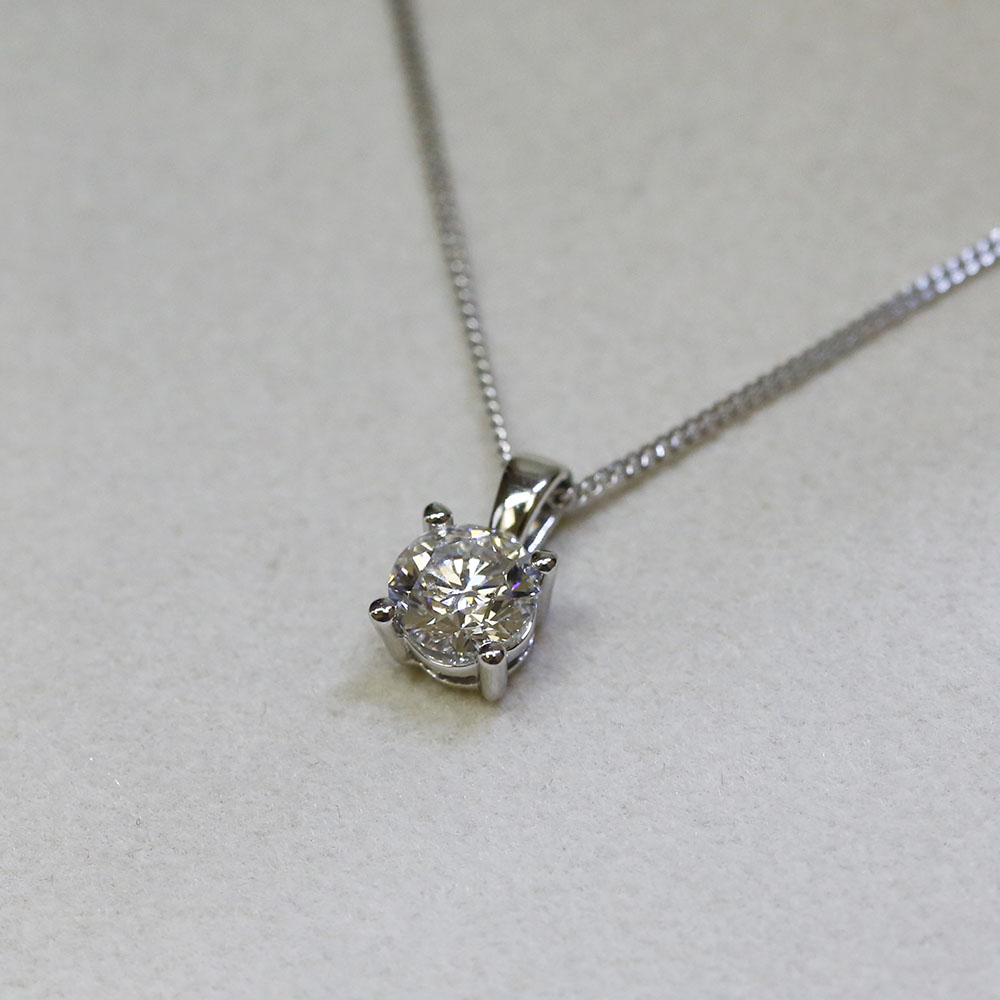 Round Diamond Pendant 