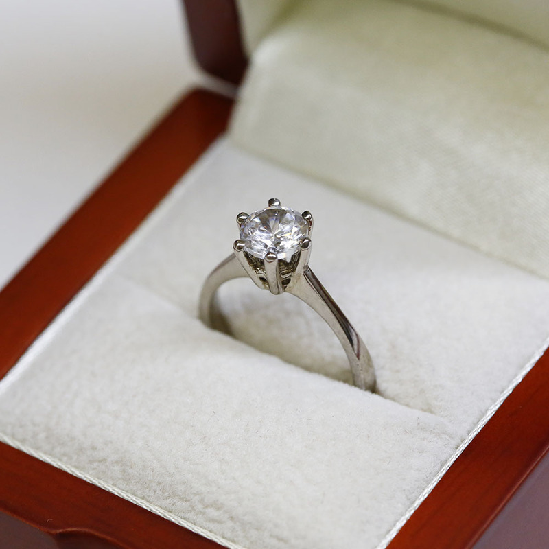 Six Claw Solitaire Round Cut Diamond Engagement Ring 