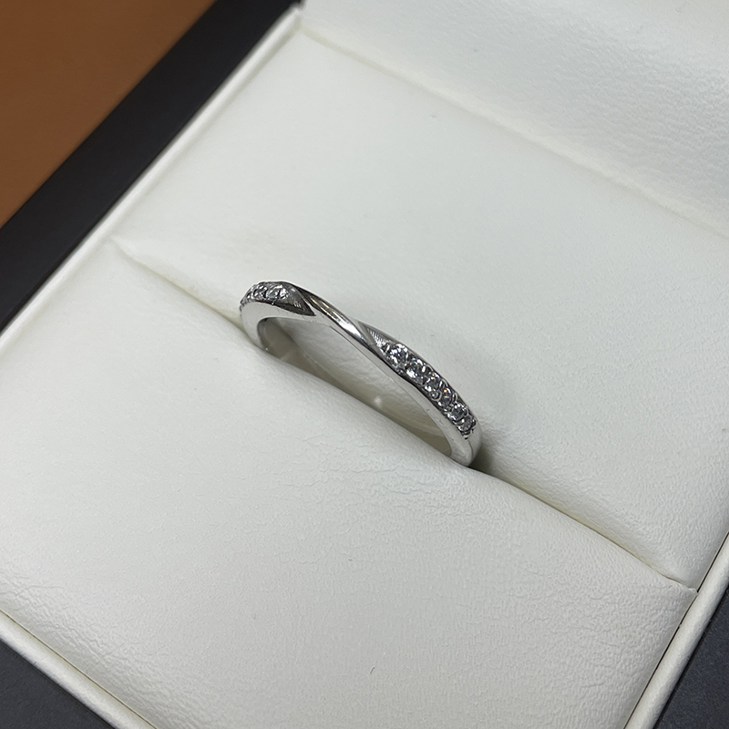 Twist Centre Diamond Wedding Ring