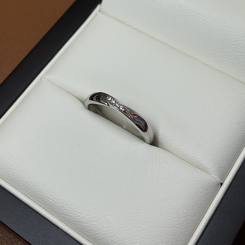 Twist Centre S Diamond Wedding Ring