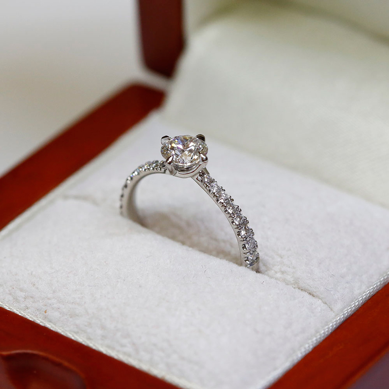 Twist Micro Setting Round Lab Grown Diamond Engagement Ring