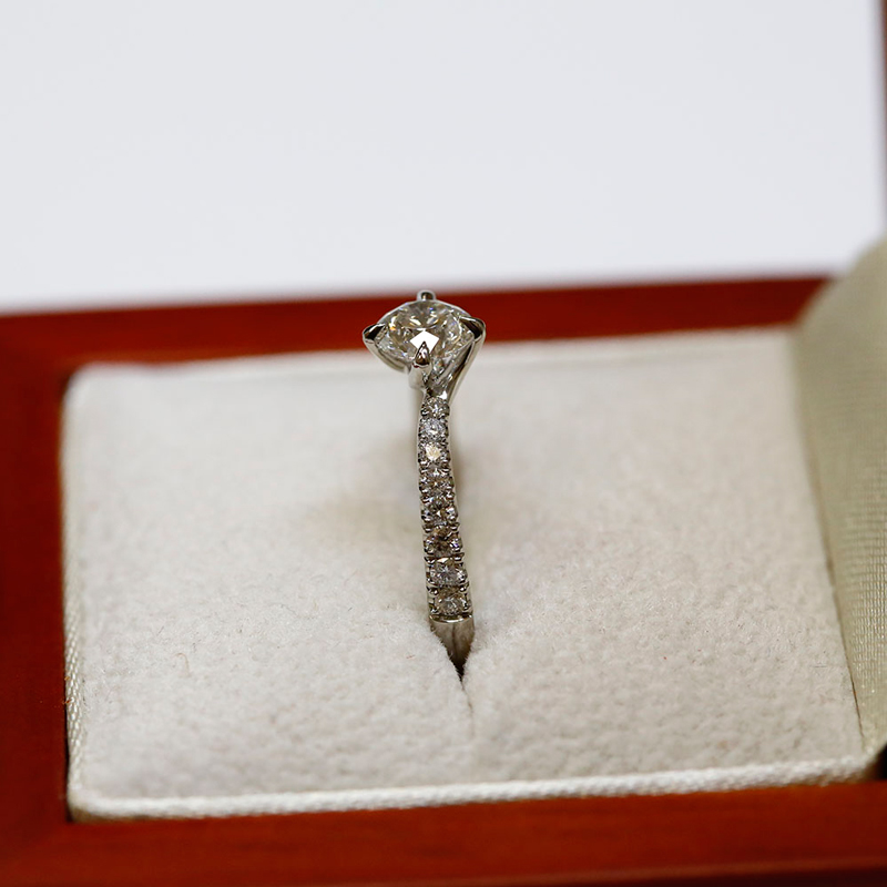 Twist Micro Setting Round Lab Grown Diamond Engagement Ring