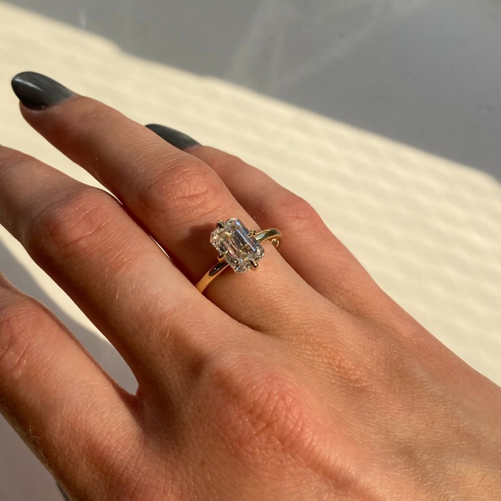 Does 1.5 or 2 carats fit my hand better, or should I do 1.75? :  r/EngagementRings