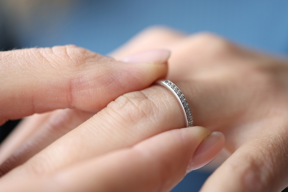 Promise Rings: Their Meaning & When to Give Them